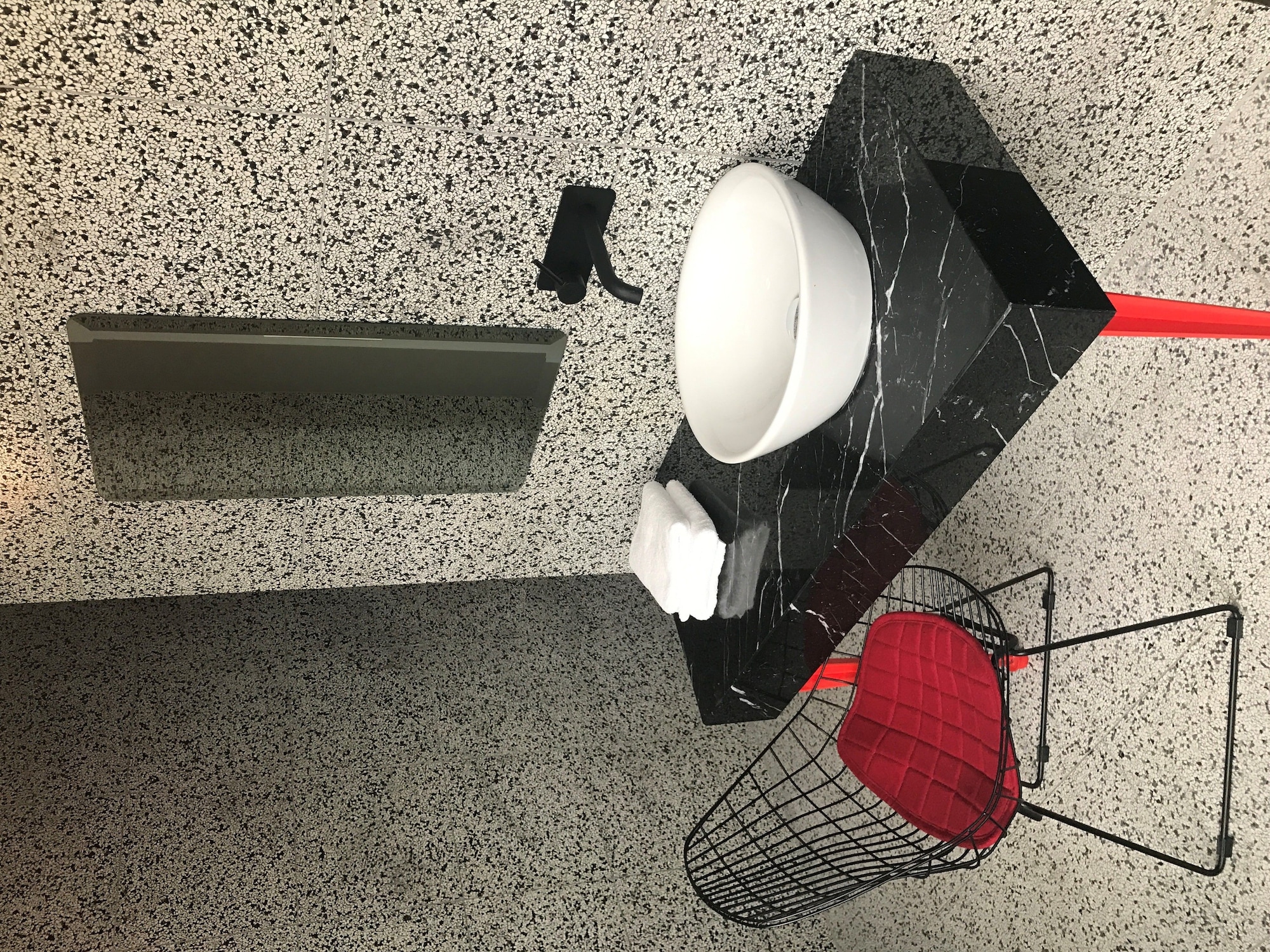 “宽敞”双人间