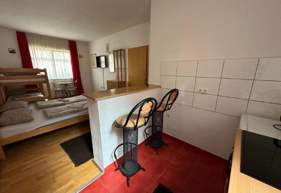 舒适公寓， 多张床， 阳台