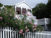 Flamboyant Cottage - Spectacular View & Pool Hotels in 