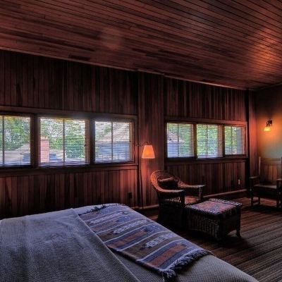 Basic One-Bedroom Suite Roycroft Inn Promo Code