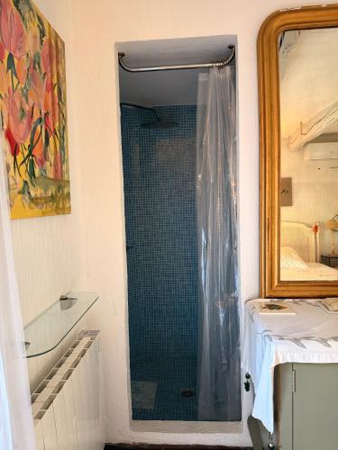 双人房（带公共浴室）