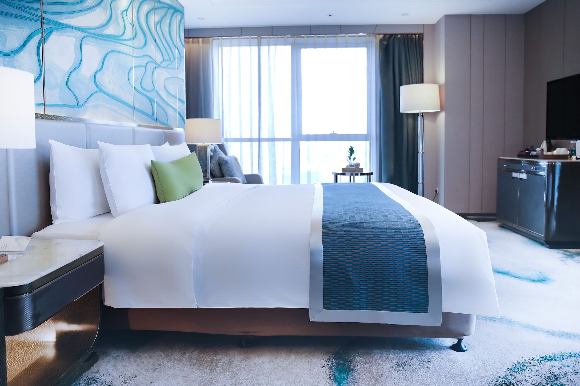 豪华大床房（繁华商业街景）