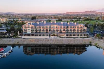 The Lodge at Columbia Point Hotels in 