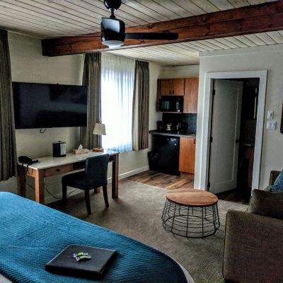 Standard King Room with Sofa Bed Riverside Inn Promo Code