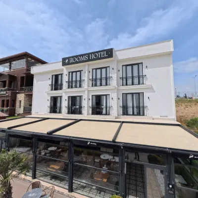 8 Rooms Hotel Hotels in 