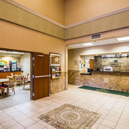 Quality Inn & Suites Fishkill South Near I-84 Отели в г. Фишкилл