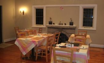 The Deck on Manning - Housity