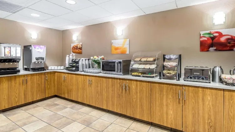 クオリティ スイーツ ニア コンベンションセンター 食事・レストラン