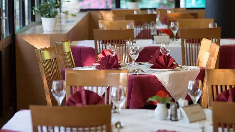 Hotel Tomislavov Dom 食事・レストラン