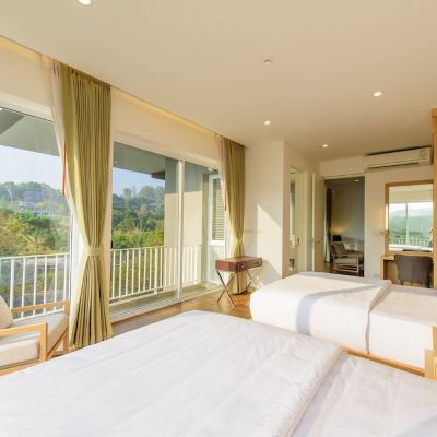 Suite with Mountain View