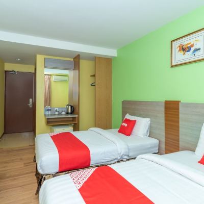 Bilik Deluxe Kupon Capital O 89538 Ocean Hotel