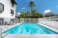 Super 8 by Wyndham Gainesville I-75 Hospital/University Area