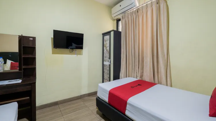 RedDoorz Near Surabaya Town Square 部屋