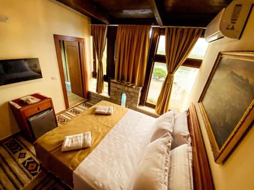 带湖景的双人间