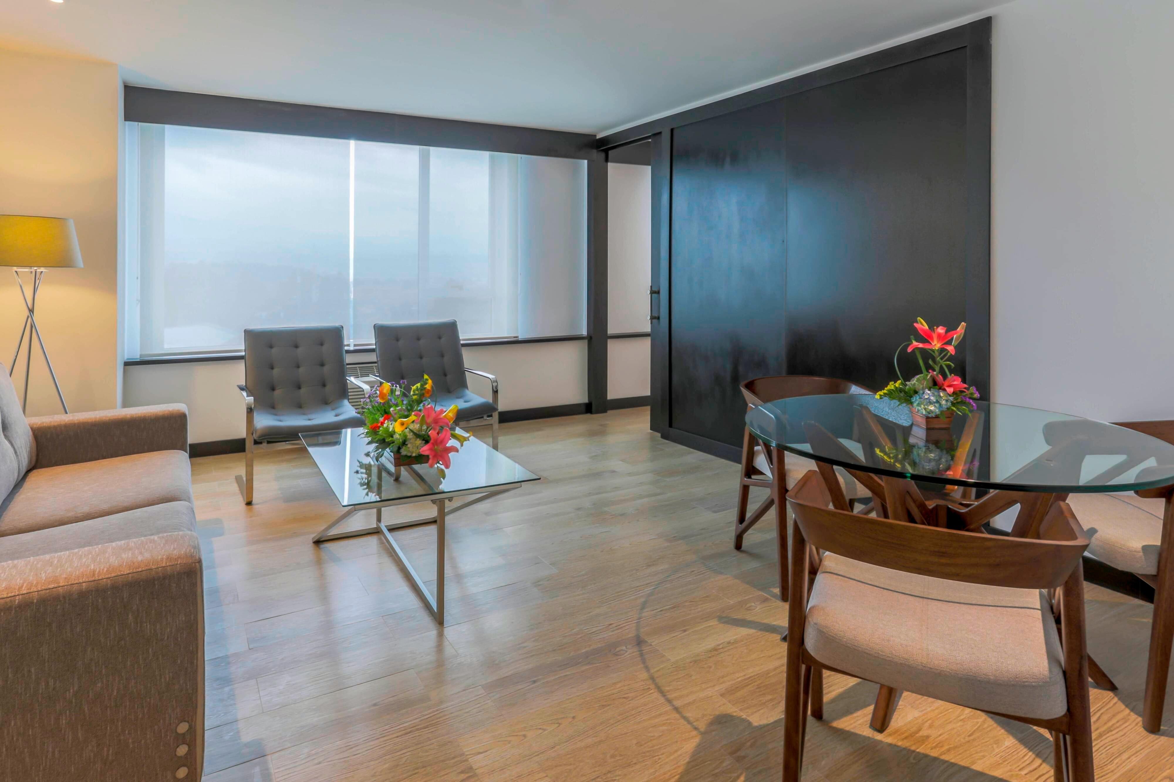 一卧室初级特大床套房