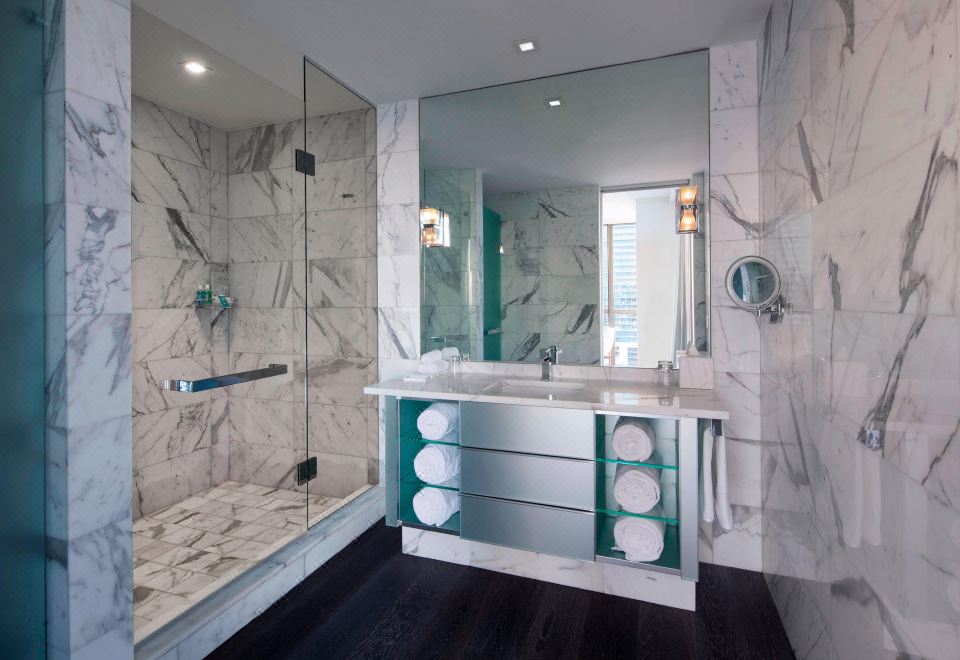 升級版e-Wow，三臥室套房，臥室1: 1張特大床，臥室2：1張特大床，臥室3: 1張特大床