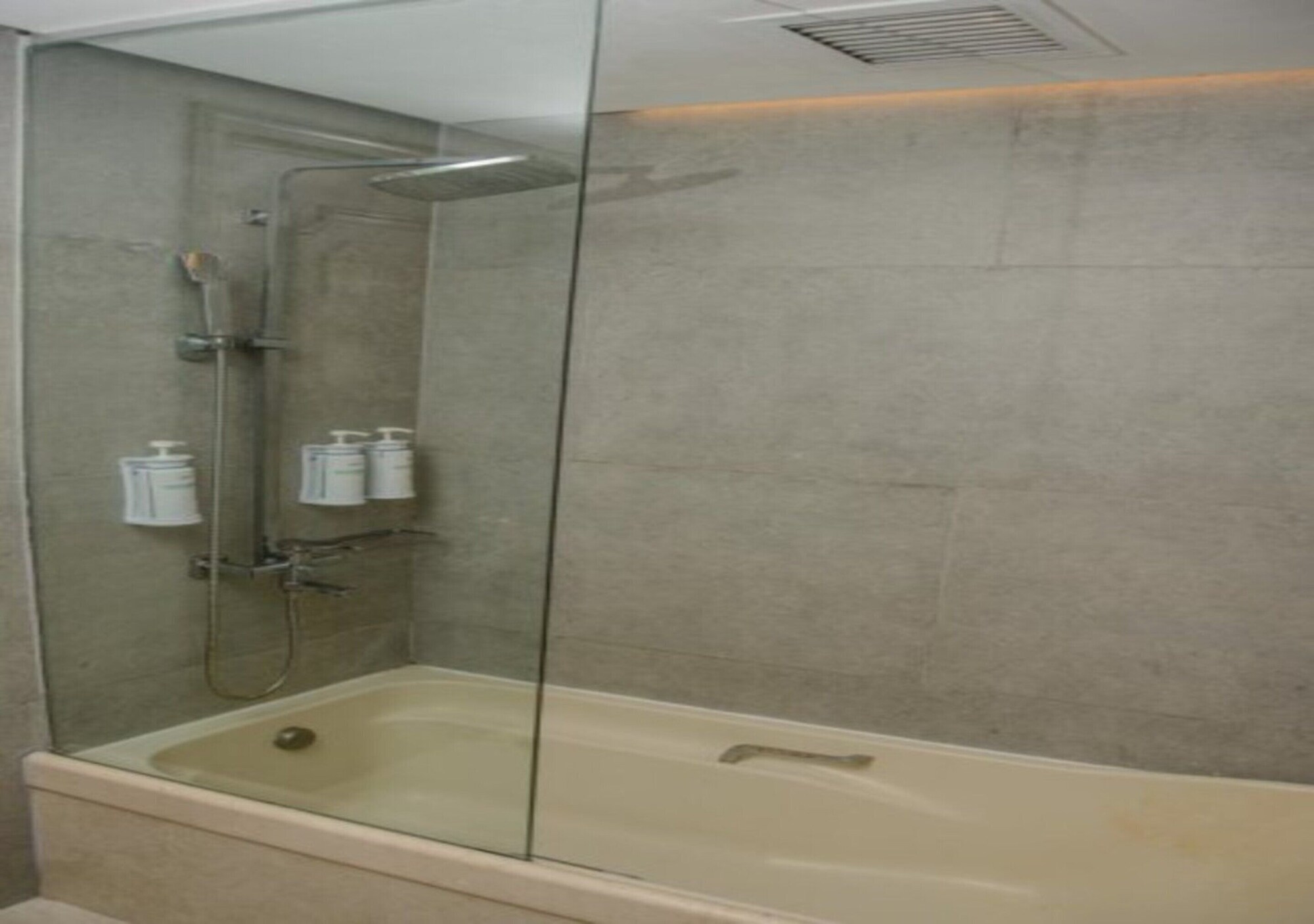 Radisson Montevideo Victoria Plaza Hotel房间，2张单人床，禁烟