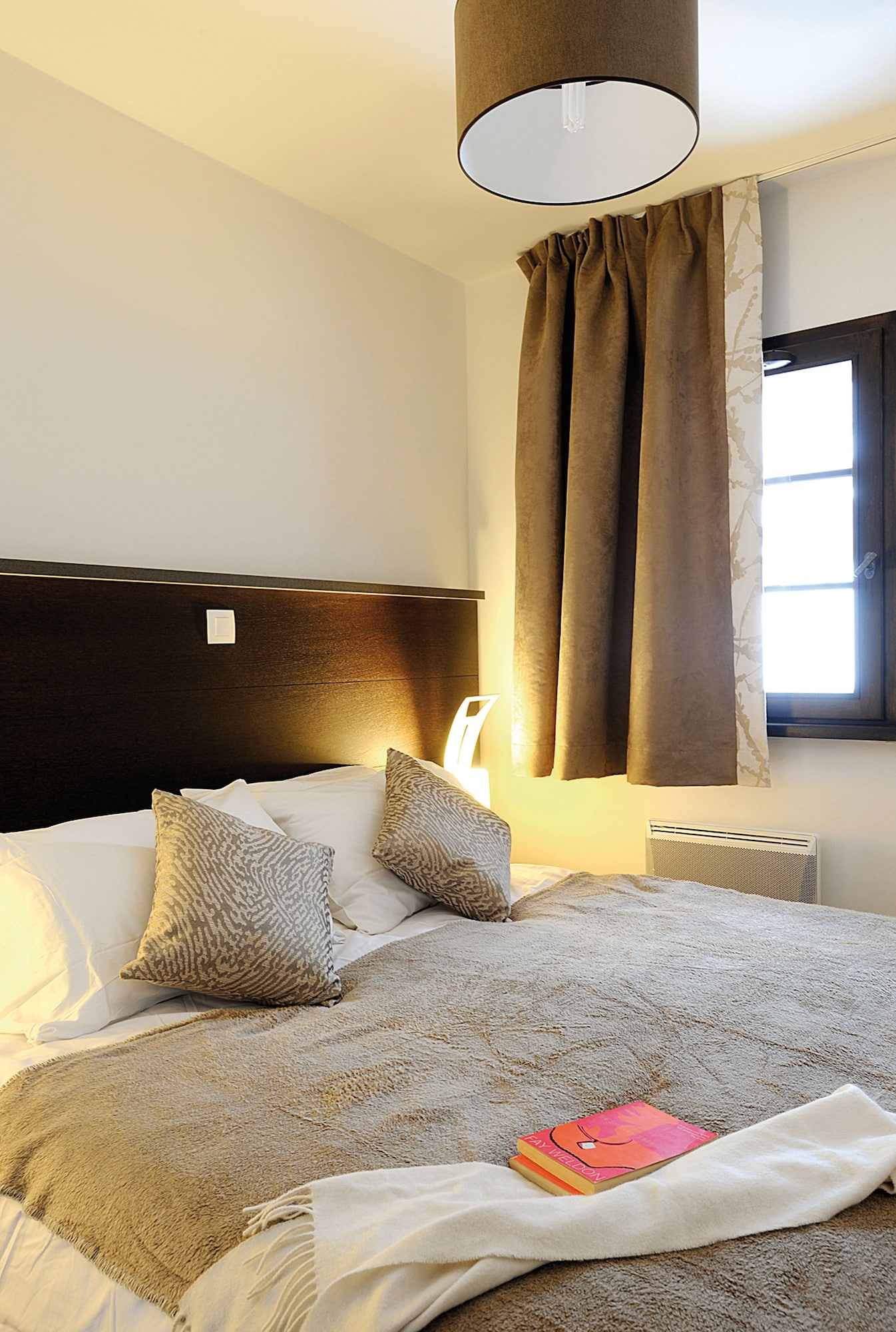 带壁龛的两卧室公寓