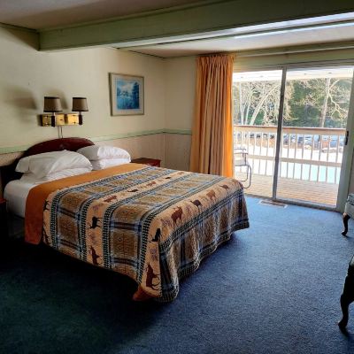 Economy Queen Room with River View Covered Bridge Riverview Lodge Promo Code
