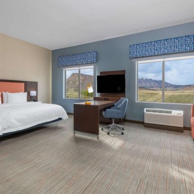 1 KING MOB/HR ACC RI SHOWER STE FRG MIC NS Hampton Inn & Suites Cody Promo Code