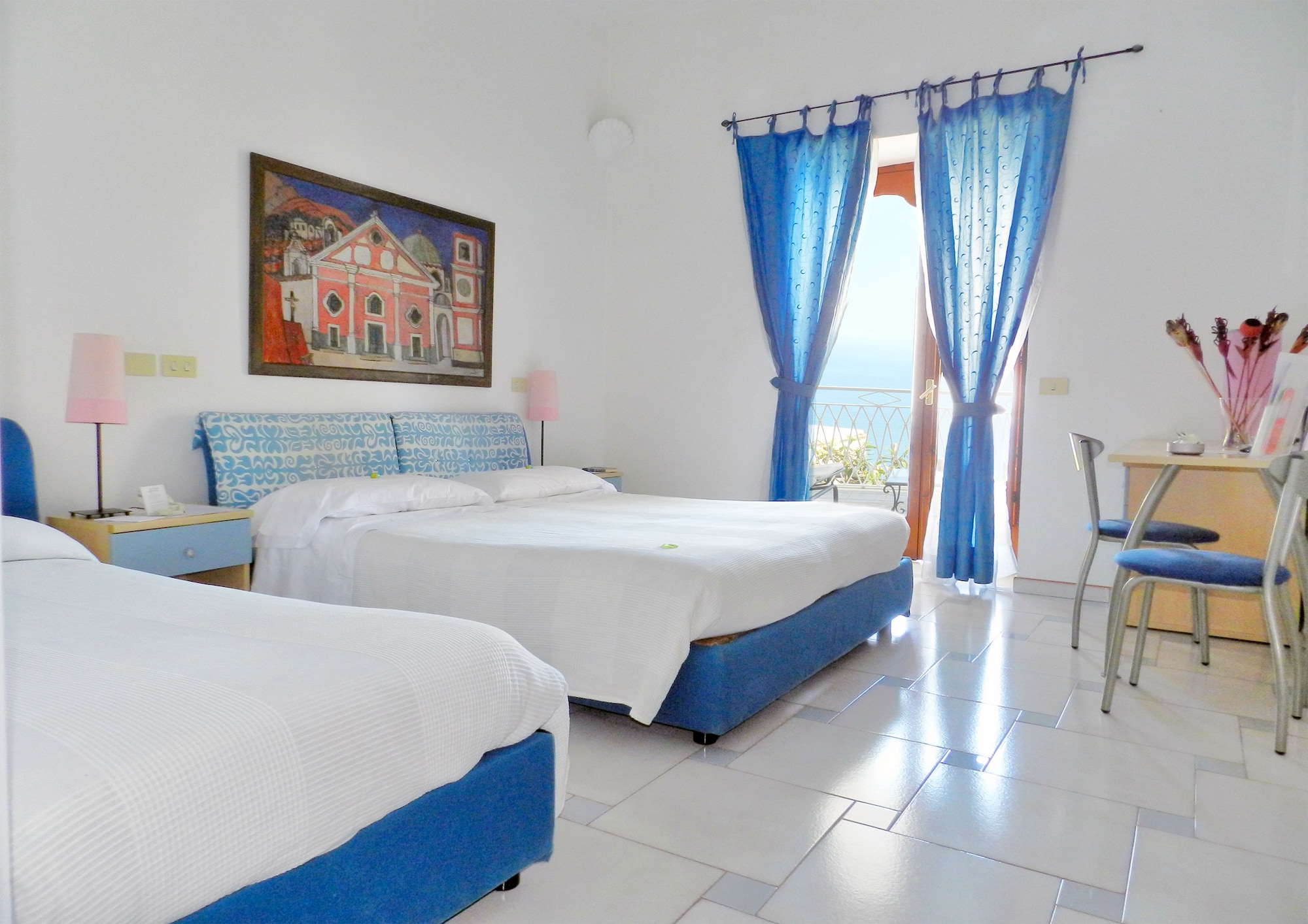 高级三人房， 1 间卧室， 露台， 海景