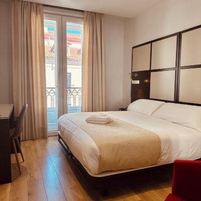 Double Room (con balcón y vistas) Hostal Sol Square Madrid Promo Code