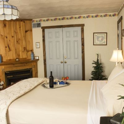 Room, Non Smoking, Private Bathroom (Alexandria) Berry Patch Bed and Breakfast Promo Code