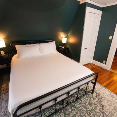 Cozy Queen Room The Dewey Promo Code