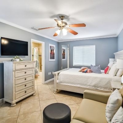 Deluxe Room, 1 Queen Bed, Kitchen (Designer Efficiency) Tropical Beach Resorts - Sarasota Promo Code