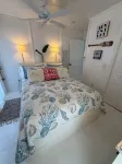 Ocean View, Sleeps 8, SUP, Beach Toys Hotels in 