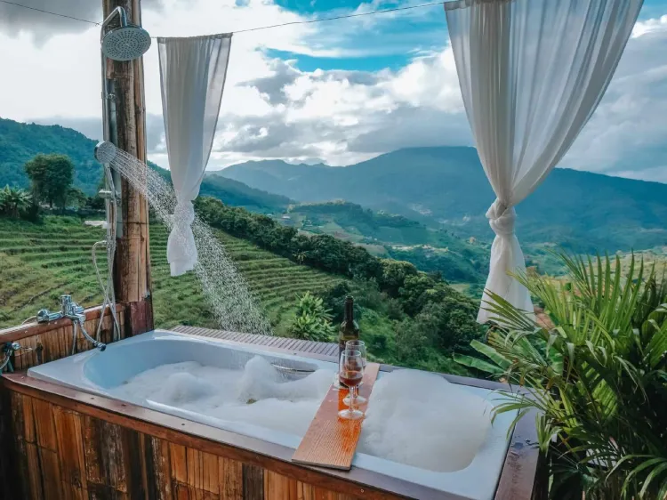 ใจ 3 (เต็นท์มีอ่างอาบน้ำและระเบียง)