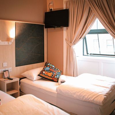 Standard Twin Room Gardiner House Promo Code