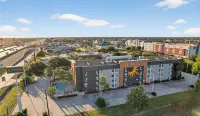 La Quinta Inn & Suites by Wyndham Houston Baytown East