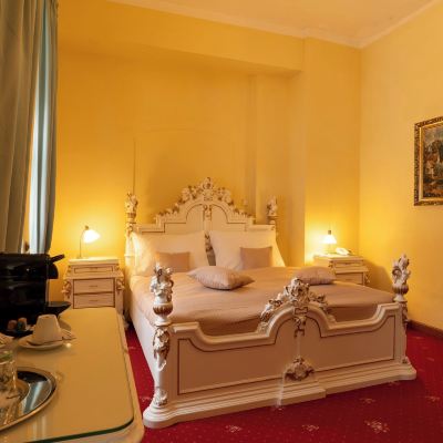 Deluxe Double Room Gold Promo Code