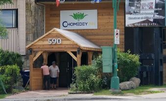 Chomedey Inn
