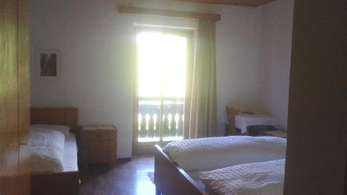 带阳台的三人房