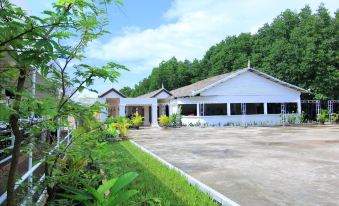 Mangrove Sanctuary Resort - Housity