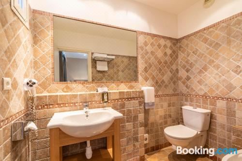 带花园侧面和露台的双人房