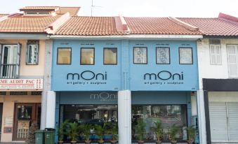 Moni Gallery Hostel