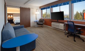 Holiday Inn Express & Suites Seattle-Sea-Tac Airport