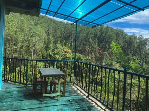 带山景的双人间