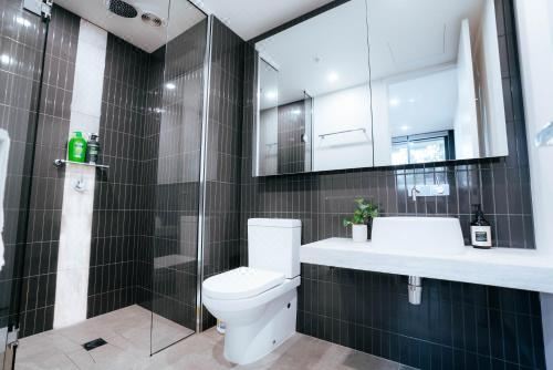 带阳台的两卧室公寓