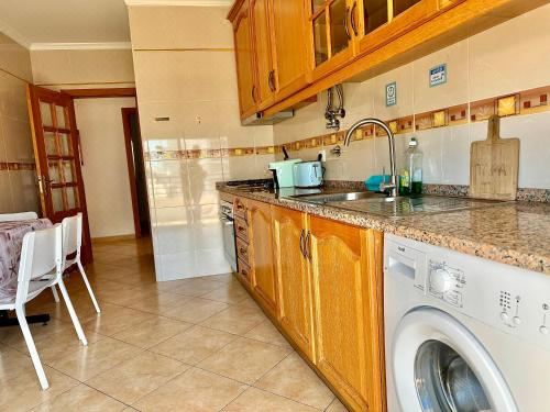 带阳台的两卧室公寓