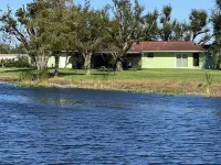 beautiful home on a 3 acre lake with security Hotele w: Clewiston