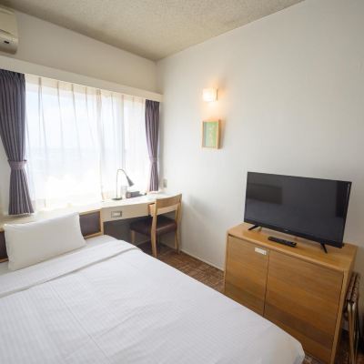 エコノミー ダブルルーム ホテルエメラルドアイル石垣島 クーポン