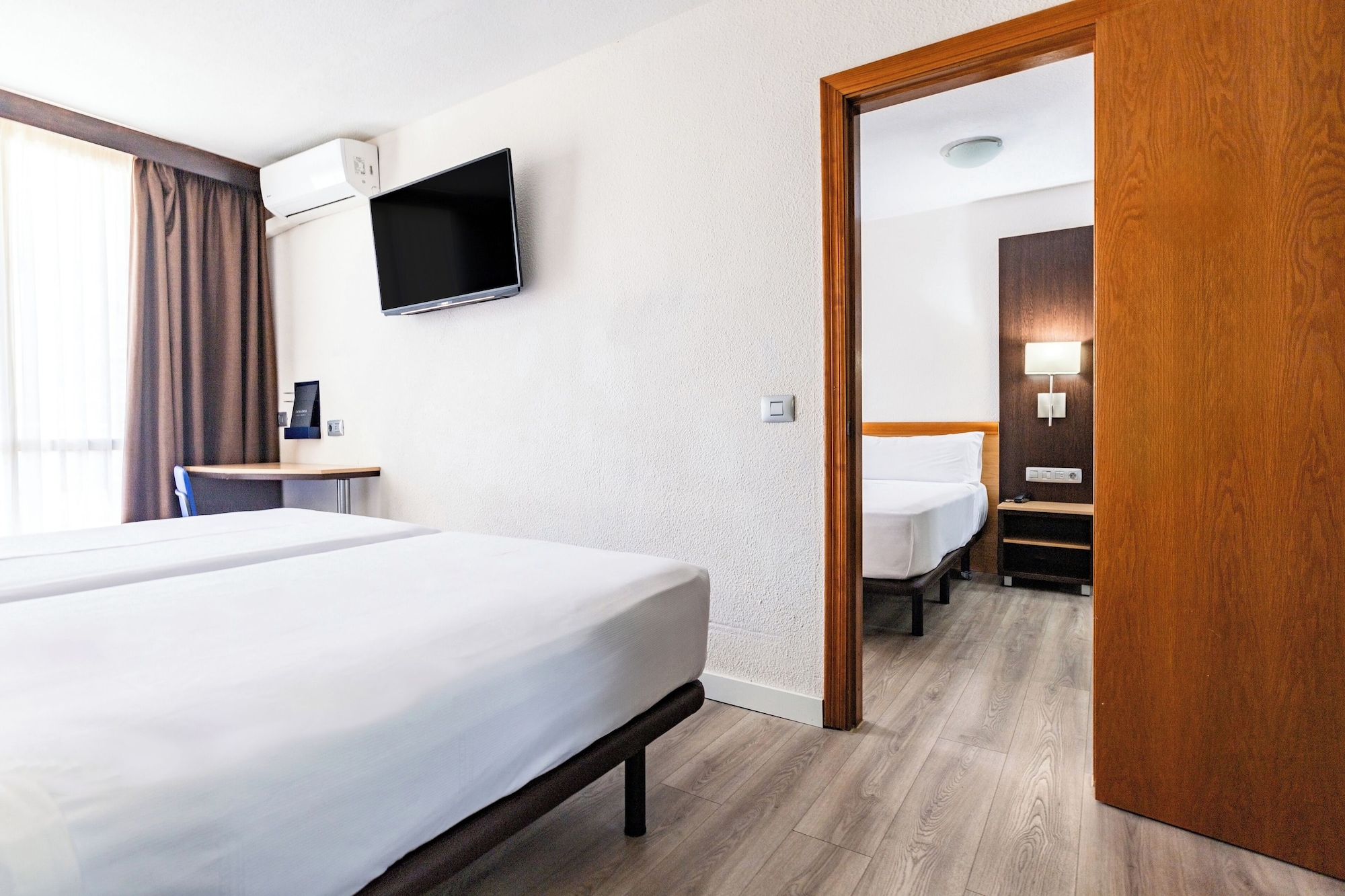 家庭房 （3成人+1小童）