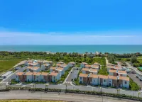 Pareus Beach Resort