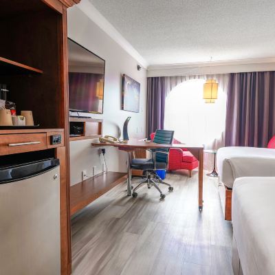 Classic Room, 2 Double Beds, Bathtub Hôtel Lindbergh Promo Code