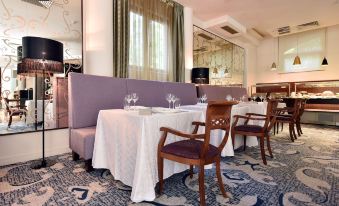 Hotel Ziya - Housity