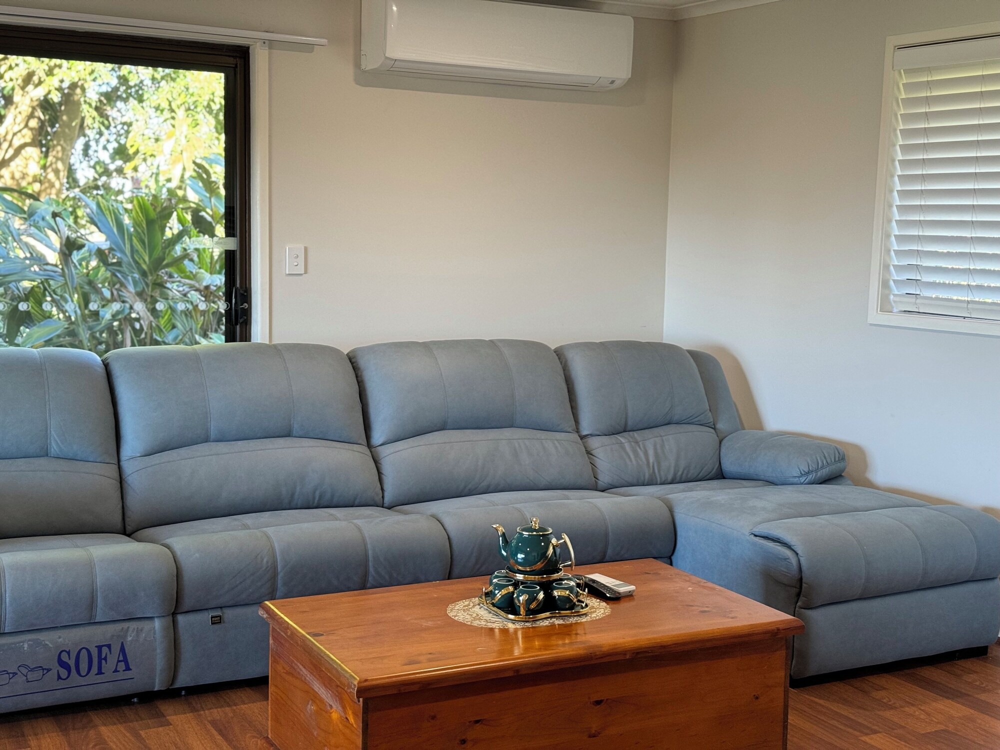 小屋，山脉景观，底楼